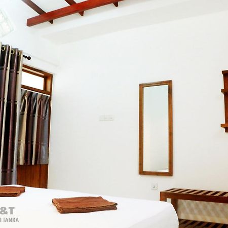Hotel T & T Anuradhapura Exterior foto
