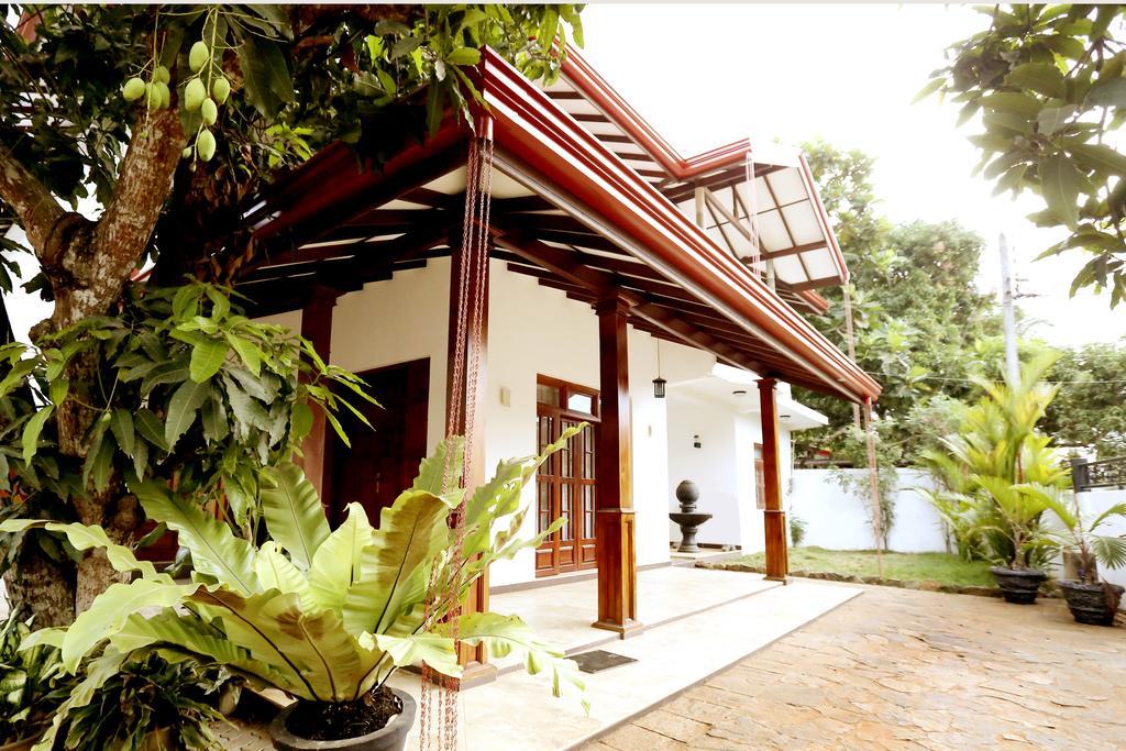 Hotel T & T Anuradhapura Exterior foto