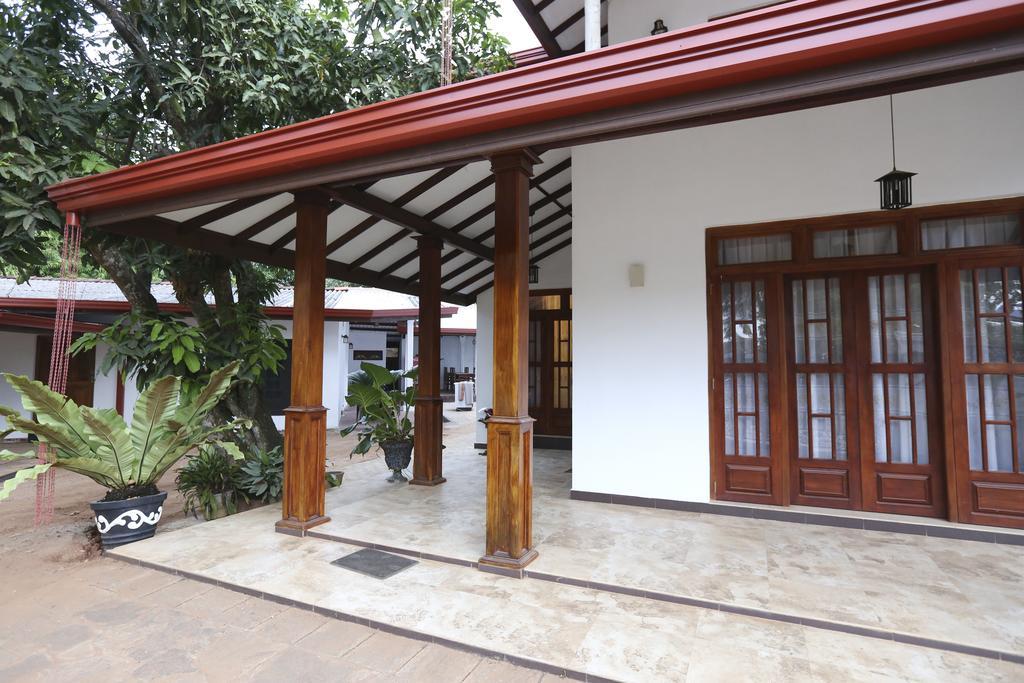 Hotel T & T Anuradhapura Exterior foto