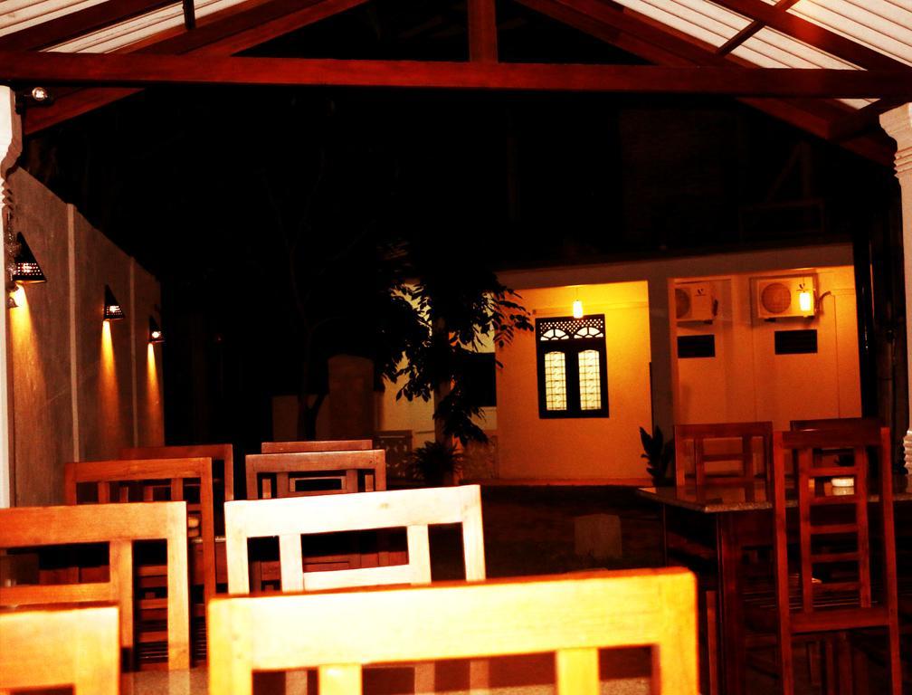 Hotel T & T Anuradhapura Exterior foto