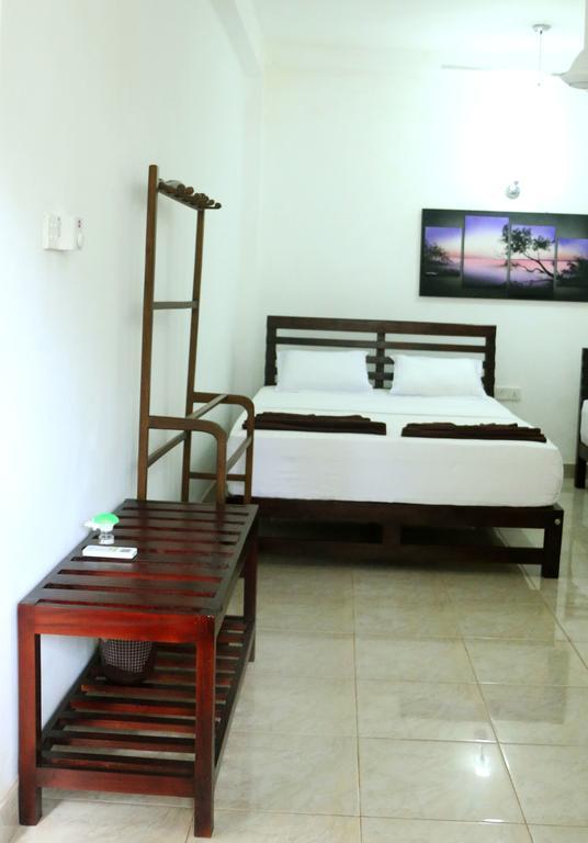 Hotel T & T Anuradhapura Exterior foto