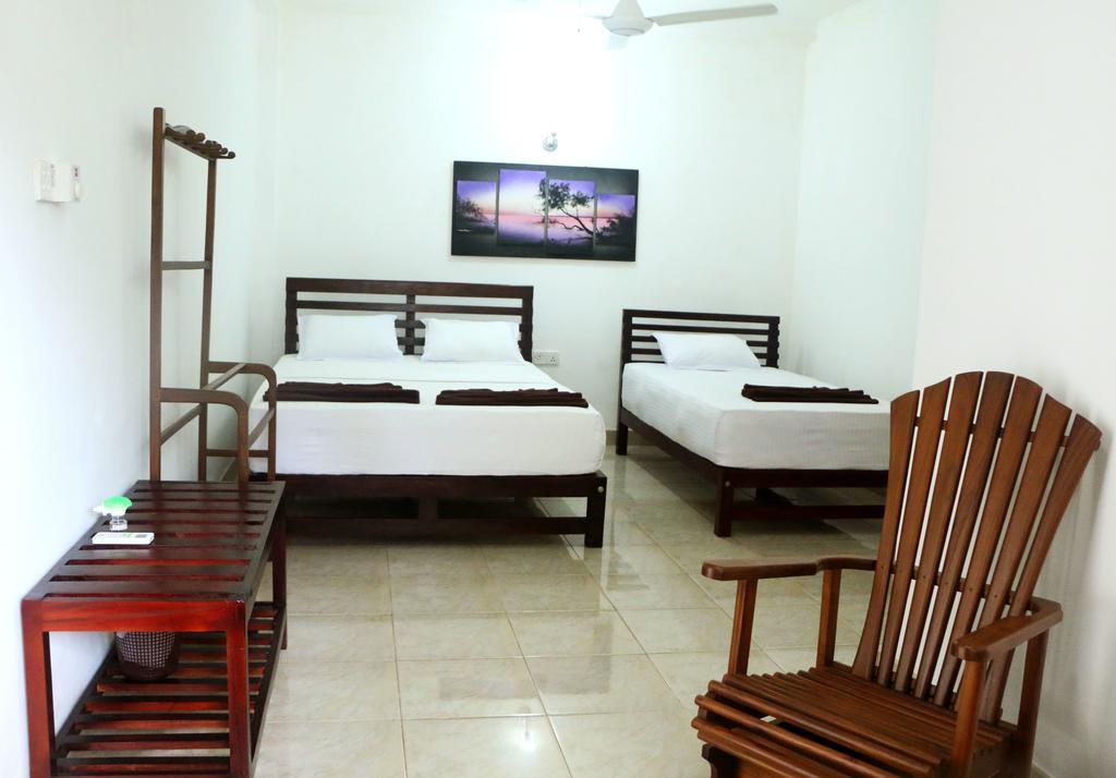 Hotel T & T Anuradhapura Exterior foto