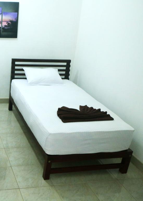 Hotel T & T Anuradhapura Exterior foto