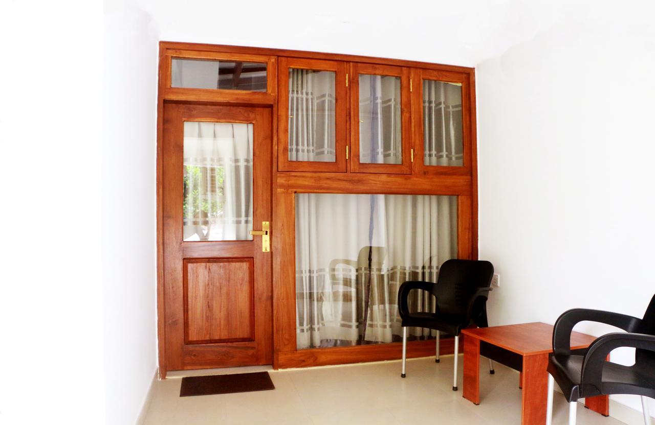 Hotel T & T Anuradhapura Exterior foto